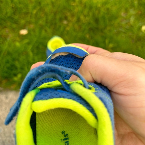 FREE ADD ON🛍️ Garanimals Blue and green elastic and Velcro sneakers Size 3c - Picture 4 of 9